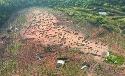 大冶銅綠山四方塘遺址墓葬區鳥瞰圖