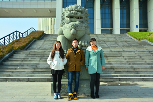 陌上花開 在堅(jiān)持中綻放 ——記2015大學(xué)生創(chuàng)業(yè)模擬大賽獲一等獎(jiǎng)代表隊(duì)