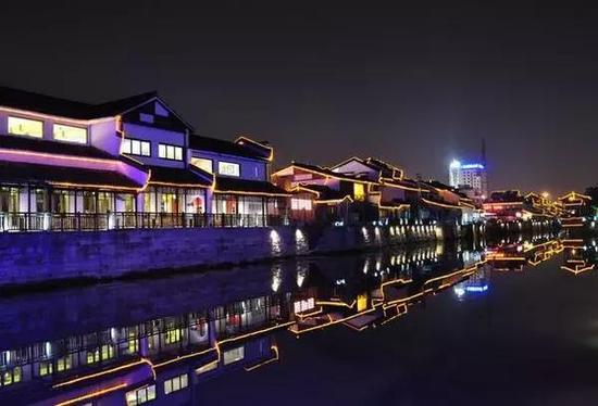 杭州：城市生产总值（GDP）2214.66亿，GDP增速10.3%，GDP增速排名5位，杭州作为一个休闲旅游好去处，生活节奏也不快。