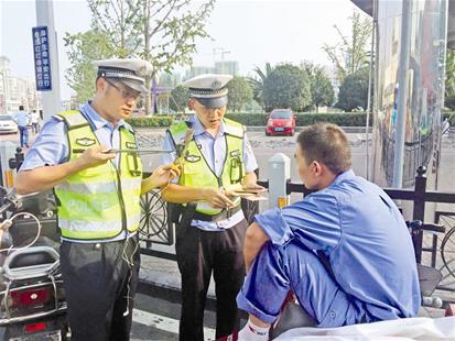 襄陽首次網絡直播民警執(zhí)法 鏡頭下促執(zhí)法規(guī)范