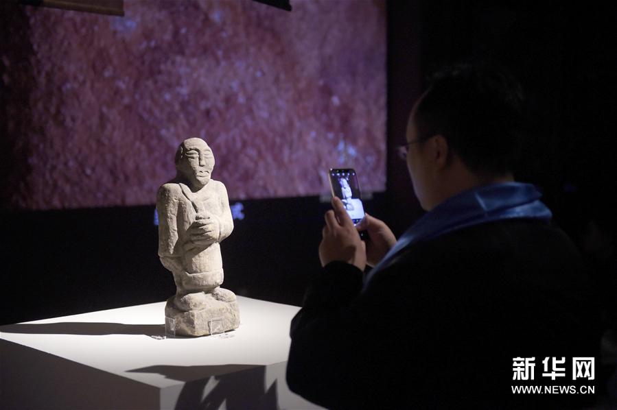 美在阿拉善——岩画与居延汉简艺术展在京开幕4.jpg