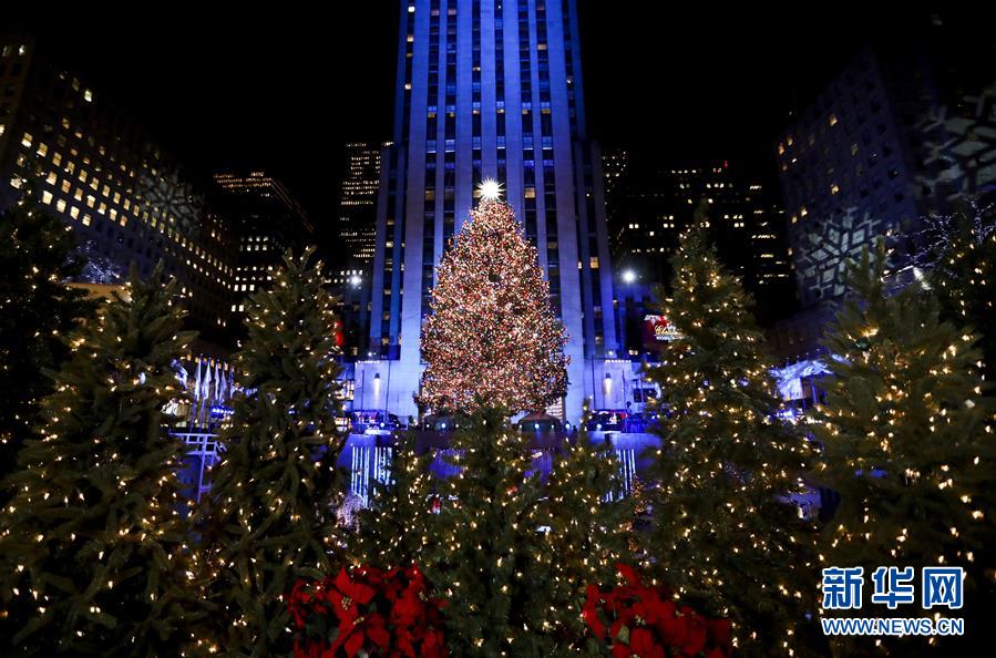 纽约洛克菲勒中心点亮圣诞树2.jpg