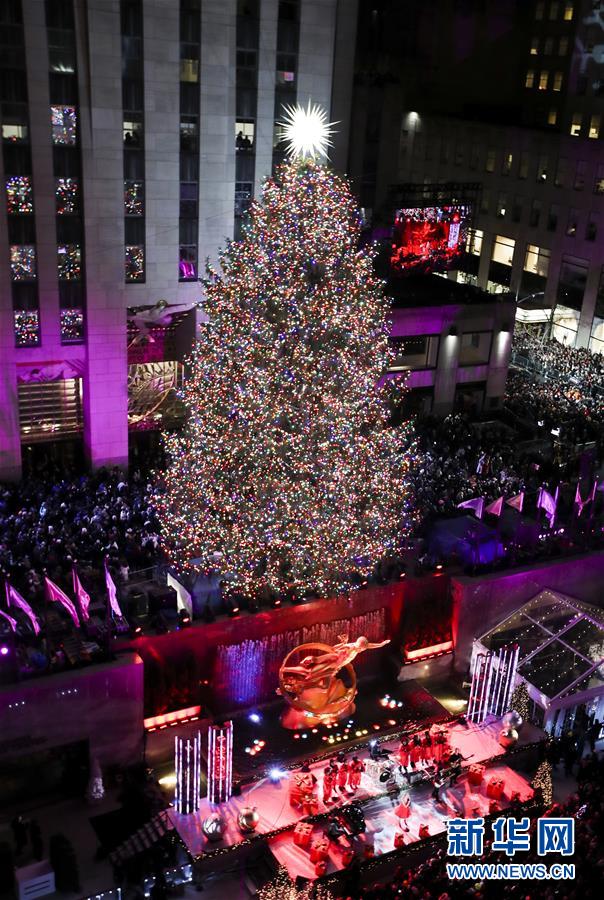 纽约洛克菲勒中心点亮圣诞树3.jpg