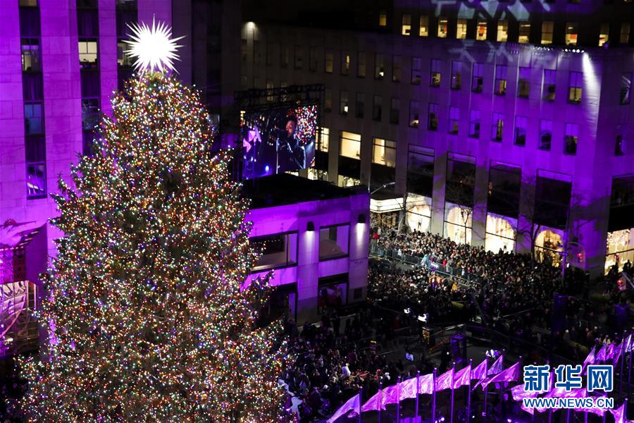 纽约洛克菲勒中心点亮圣诞树4.jpg