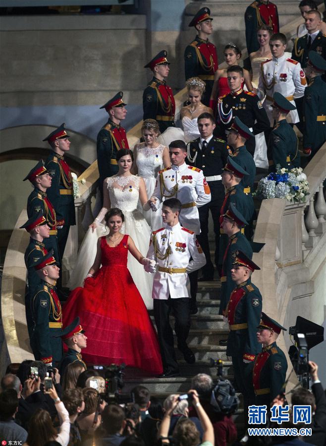 盛大典礼！俄罗斯克里姆林宫举办年度军官舞会.jpg