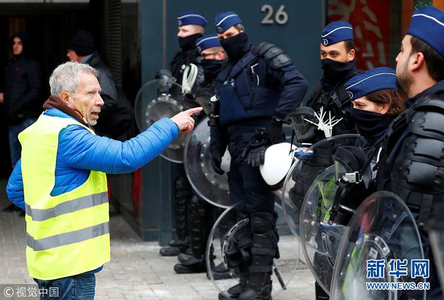 愈演愈烈！法国“黄背心”抗议示威运动扩散至欧洲多国.jpg