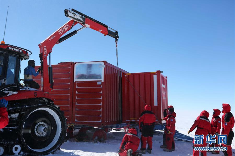 中國南極科考隊內(nèi)陸隊經(jīng)受強烈地吹雪考驗2.jpg