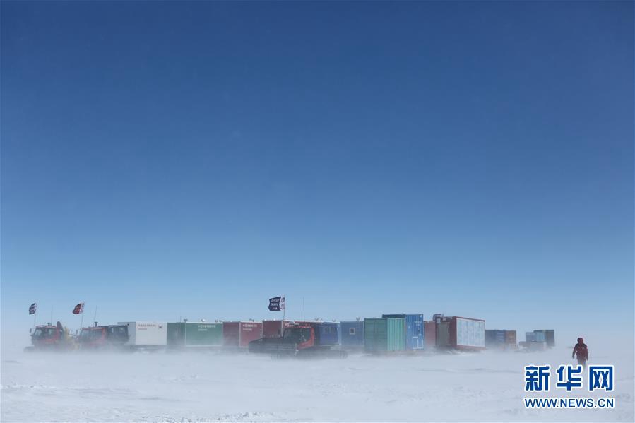 中國南極科考隊內(nèi)陸隊經(jīng)受強烈地吹雪考驗5.jpg