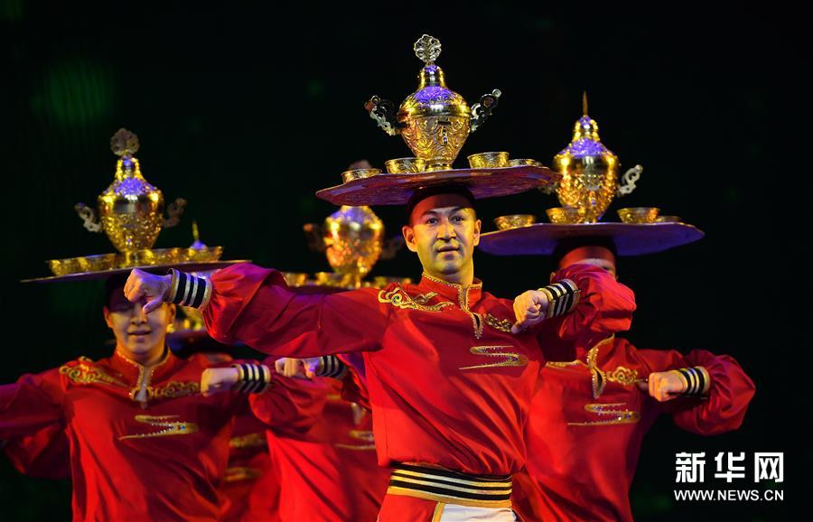 第11届中国舞蹈“荷花奖”颁奖盛典在海口举行.jpg