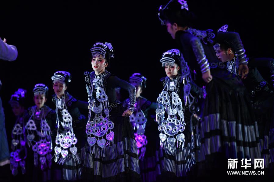 第11届中国舞蹈“荷花奖”颁奖盛典在海口举行3.jpg