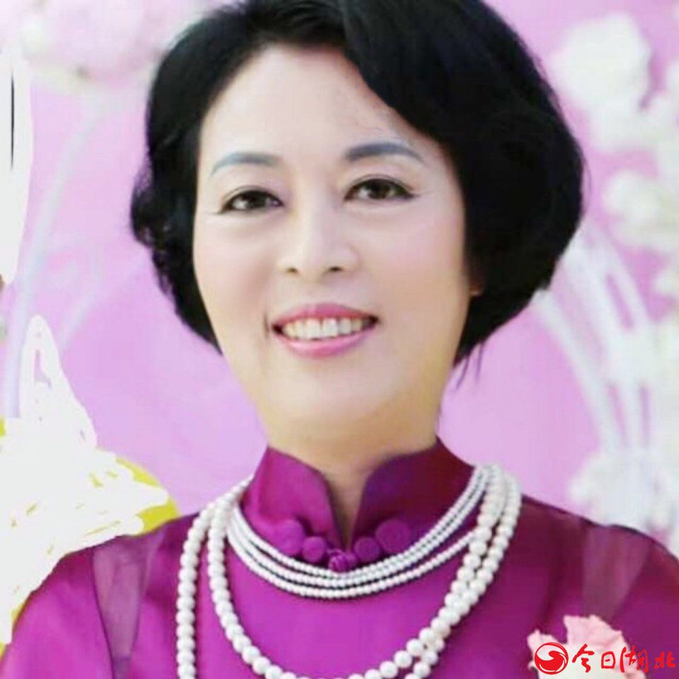 龙马精神，巾帼标兵.jpg