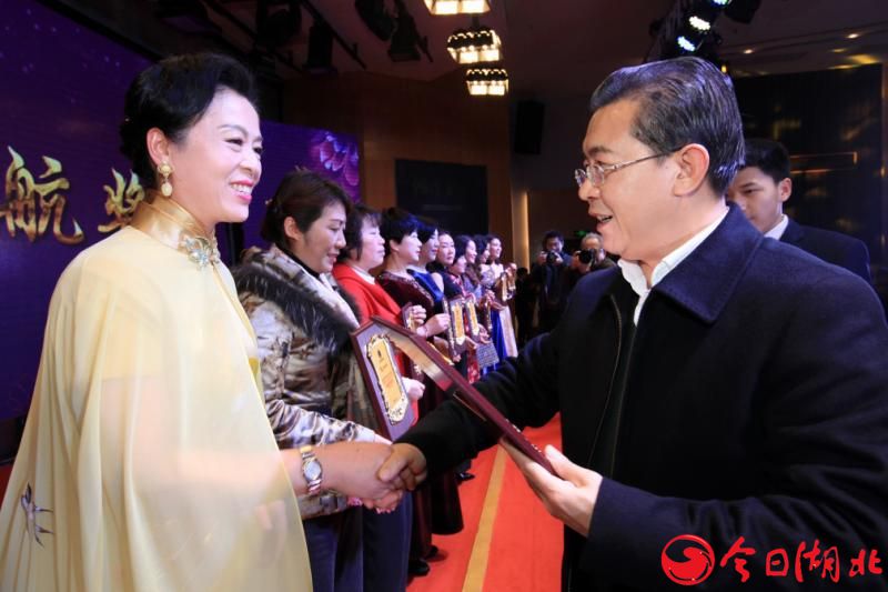 龙马精神，巾帼标兵2.jpg