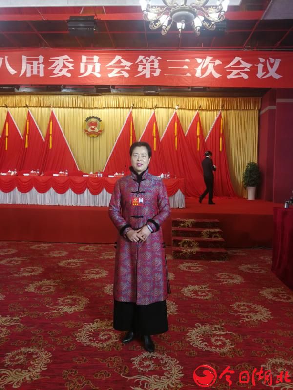 龙马精神，巾帼标兵3.jpg