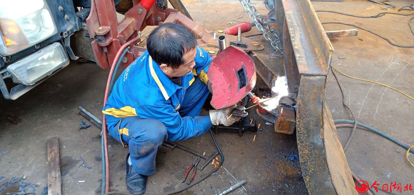 劳模刘建峰，工匠“美颜师”.jpg