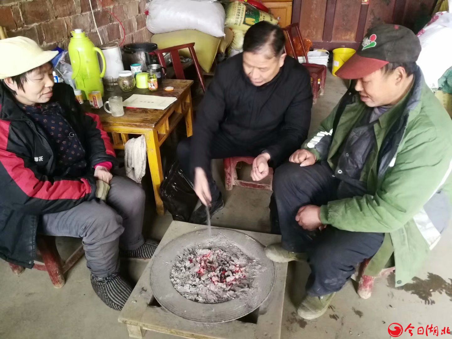 驻村帮扶苦也乐.jpg
