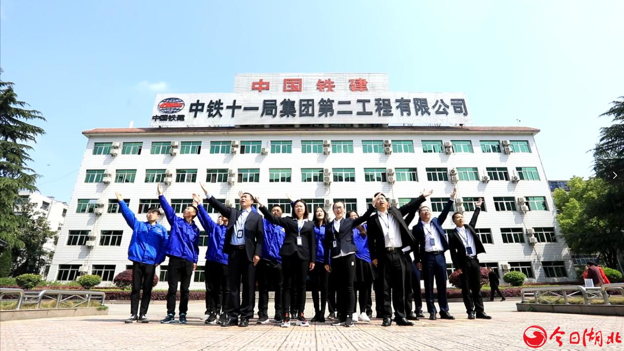 为新中国70华诞献礼,中铁十一局集团员工倾情演绎《我们的青春不一样》6.jpg