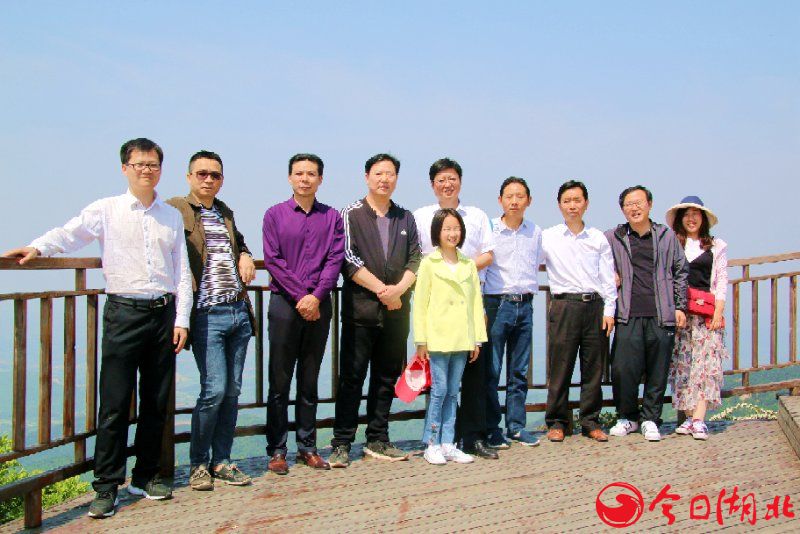 《孝感文学》公众号采风笔会在双峰山举行2.jpg