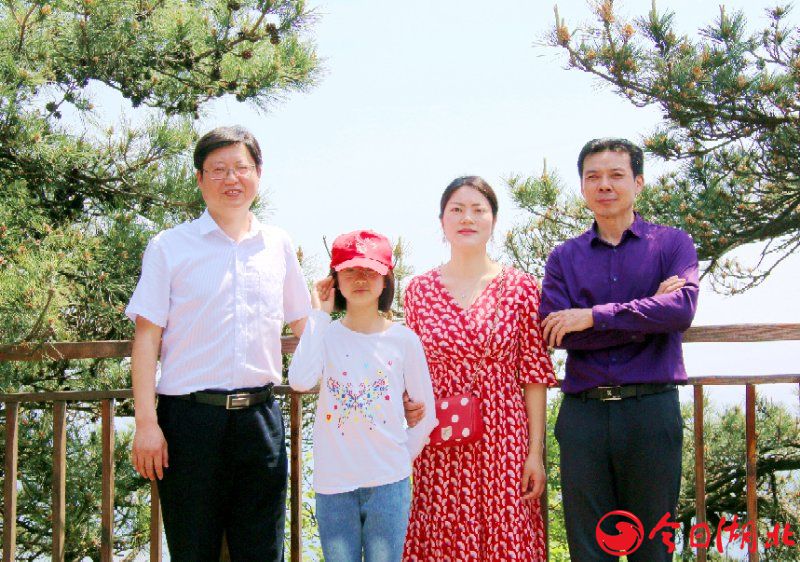 《孝感文学》公众号采风笔会在双峰山举行3.jpg
