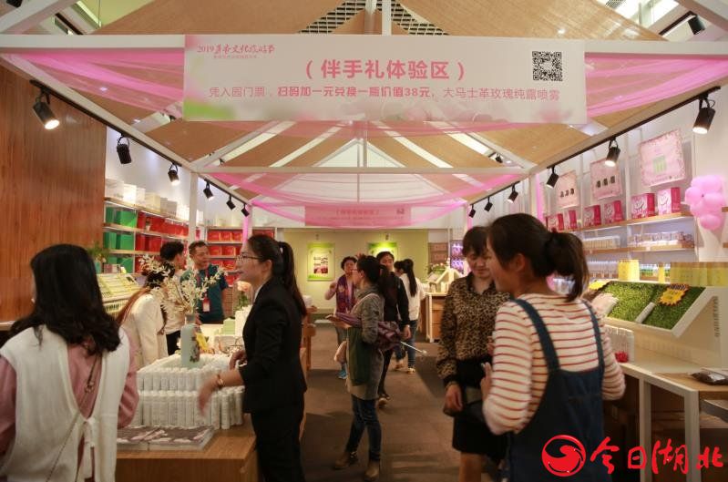楚天香谷五一小长假游客近８万人 芳香特色产业旅游成亮点 3.jpg