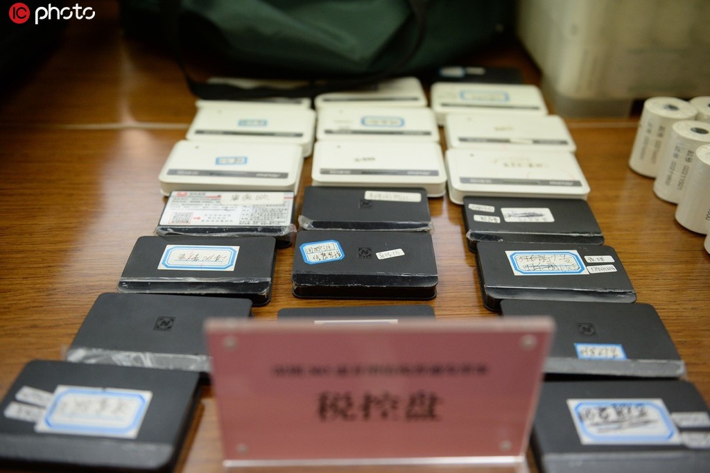 广东警方开启“利剑2019”活动 废弃摩托车中搜出270万元假币！2.jpg