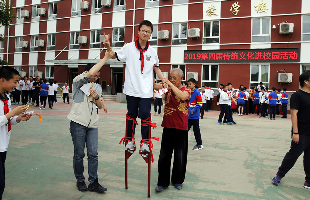 传统文化走进中学校园4.JPG