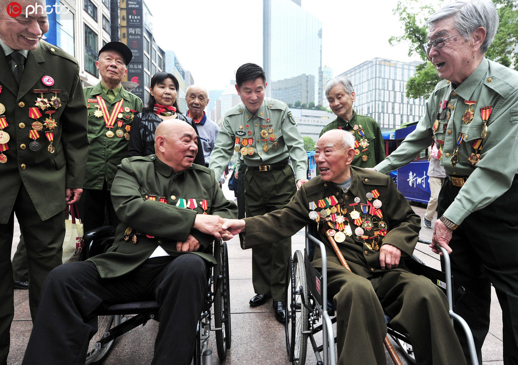 上海解放70周年纪念在即 九旬老战士重聚南京路寻访历史遗迹5.jpg