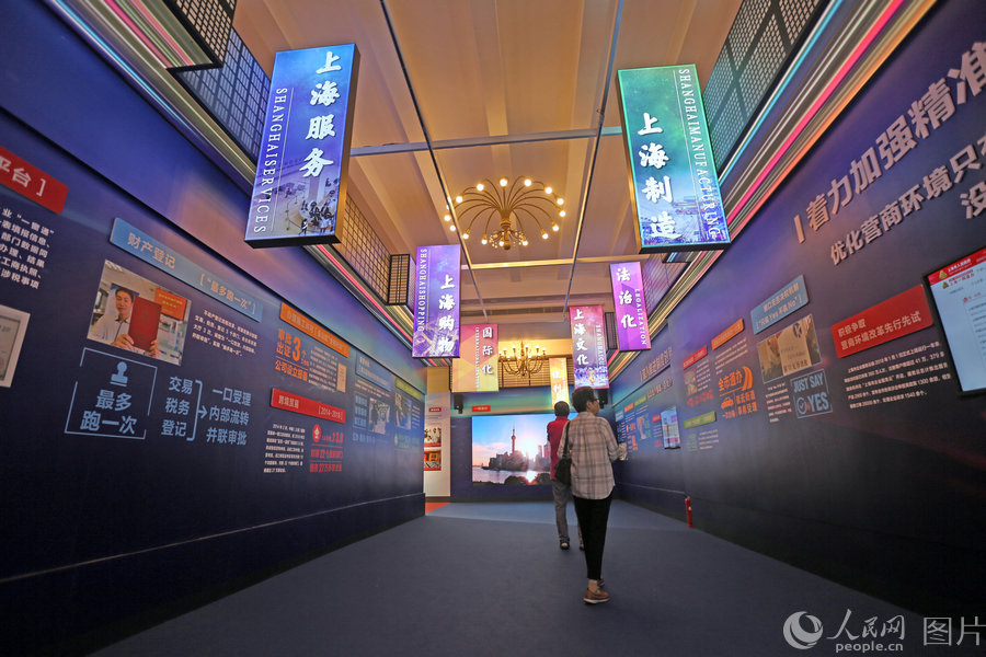 “城市荣光——庆祝上海解放70周年”主题展览开幕.jpg