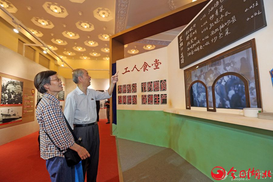 “城市荣光——庆祝上海解放70周年”主题展览开幕3.jpg