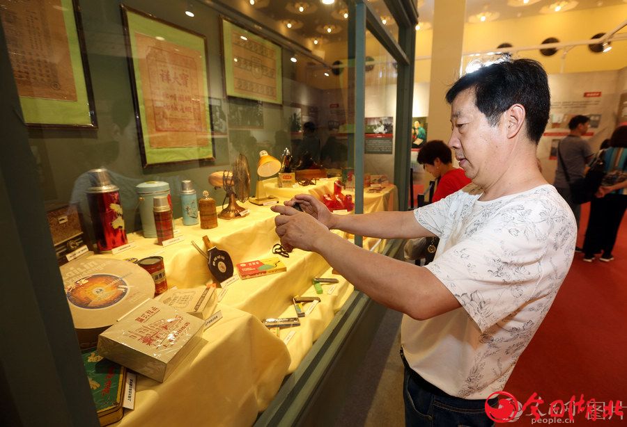 “城市荣光——庆祝上海解放70周年”主题展览开幕8.jpg