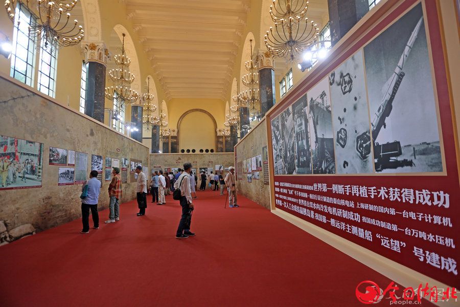 “城市荣光——庆祝上海解放70周年”主题展览开幕10.jpg