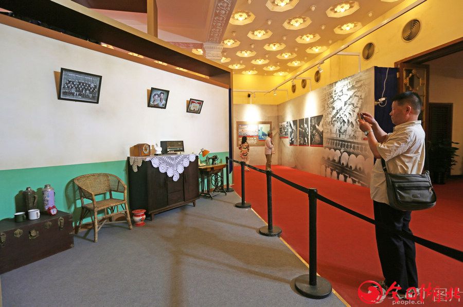 “城市荣光——庆祝上海解放70周年”主题展览开幕12.jpg