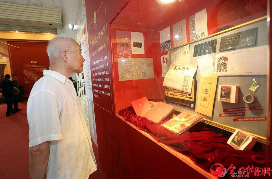 “城市荣光——庆祝上海解放70周年”主题展览开幕13.jpg