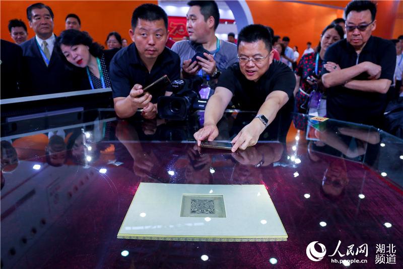 中国2019世界集邮展览在汉开幕 一大批珍品首次展出5.jpg