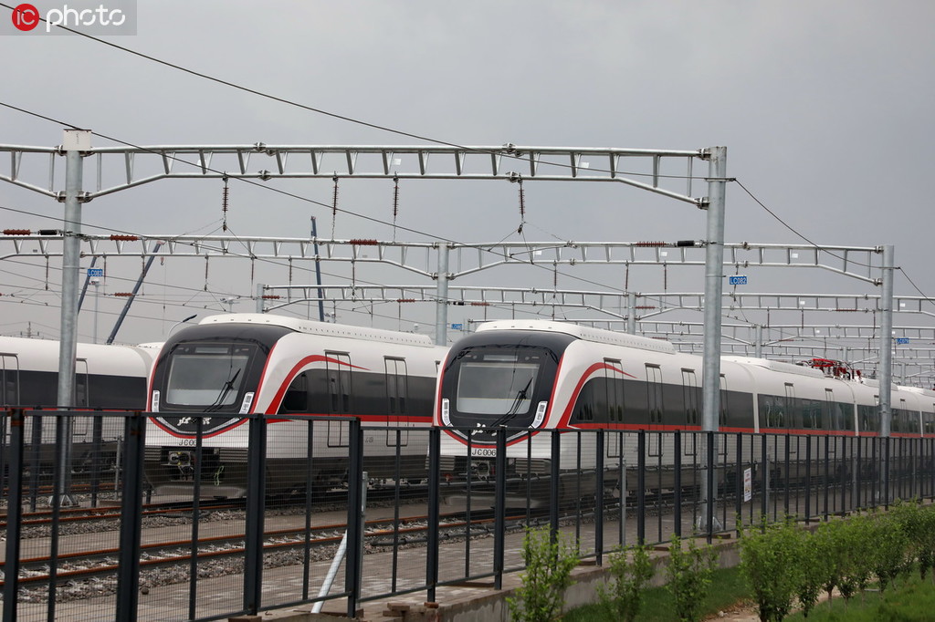 北京新机场线“白鲸号”列车空载试运行 草桥到新机场仅需19分钟2.jpg