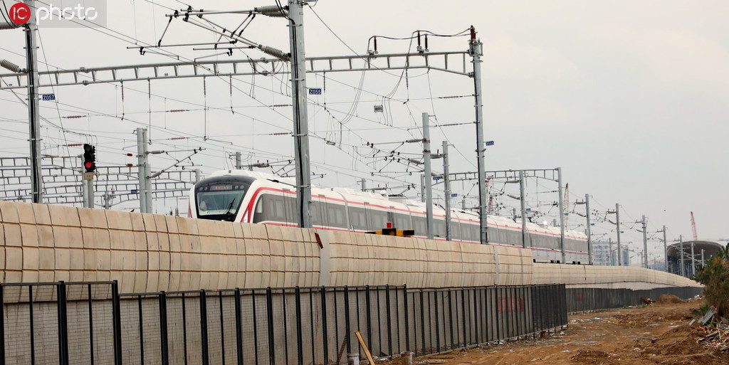 北京新机场线“白鲸号”列车空载试运行 草桥到新机场仅需19分钟3.jpg