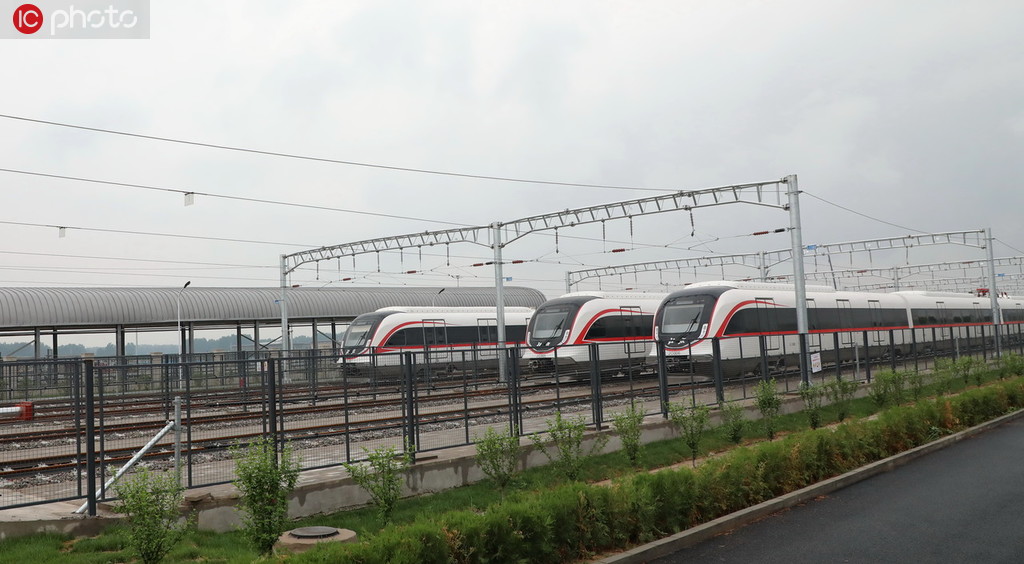 北京新机场线“白鲸号”列车空载试运行 草桥到新机场仅需19分钟4.jpg