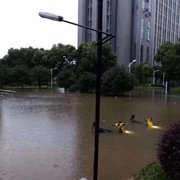 大雨出行注意安全6.jpg