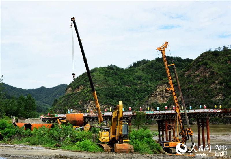 湖北十堰：漢江天河口大橋加快建設4.jpg