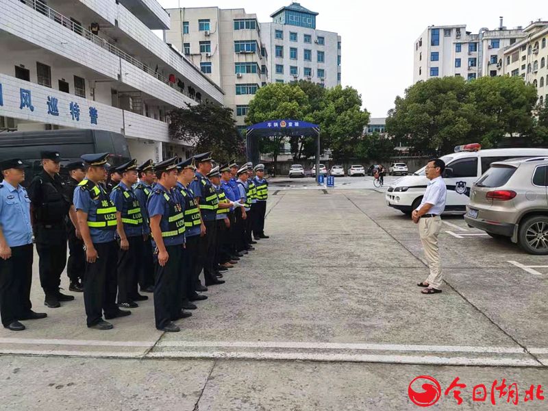 團風交警集中整治查處非法改裝貨車67臺.jpg