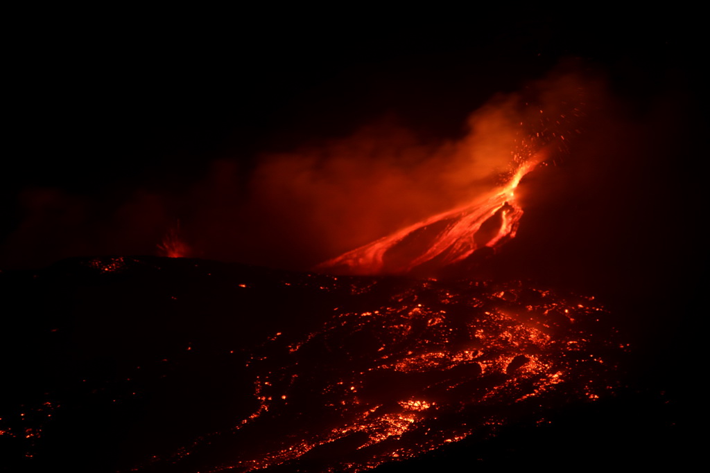欧洲最活跃火山埃特纳喷发2.JPG