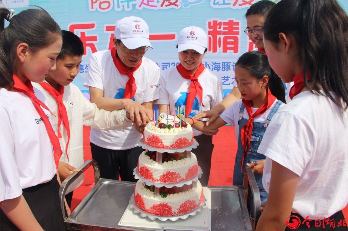 陪伴與關懷，是“小海豚”帶給留守兒童的貼心禮物3.jpg