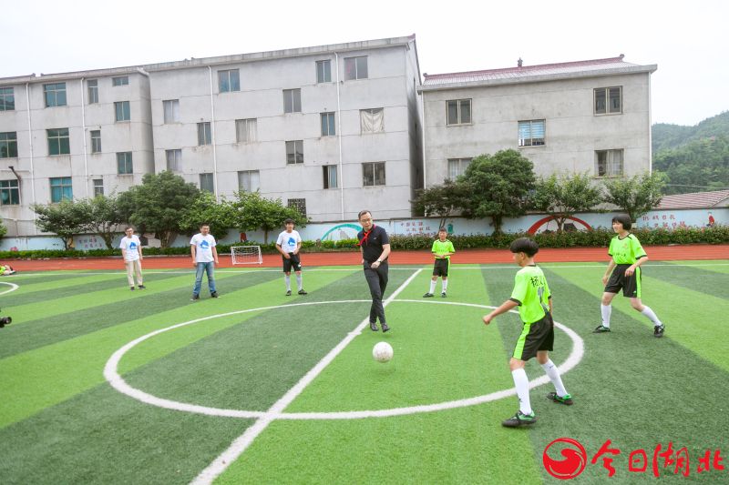 陪伴與關懷，是“小海豚”帶給留守兒童的貼心禮物4.jpg