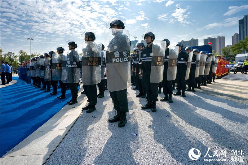 全国154个城市集中统一销毁10.7万支非法枪支3.jpg