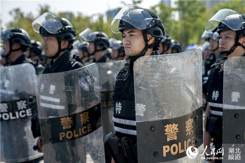 全国154个城市集中统一销毁10.7万支非法枪支4.jpg