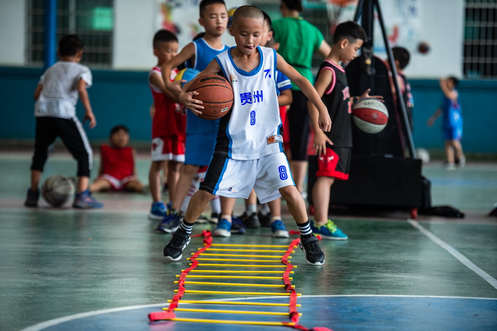篮球为山区少年插上梦想的“翅膀”6.JPG