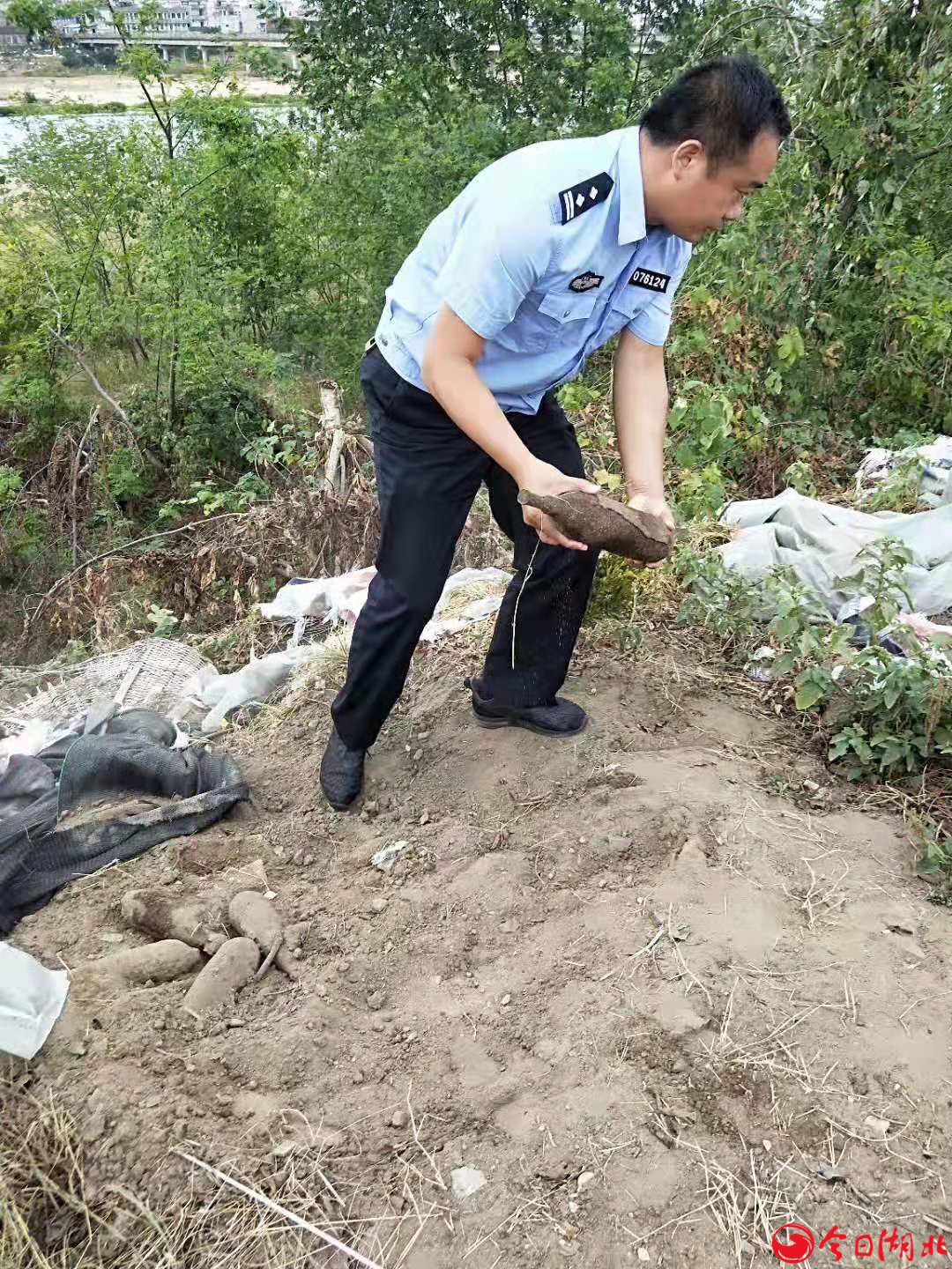 喜讀秋雨 品讀收藏奇人劉仕波.jpg