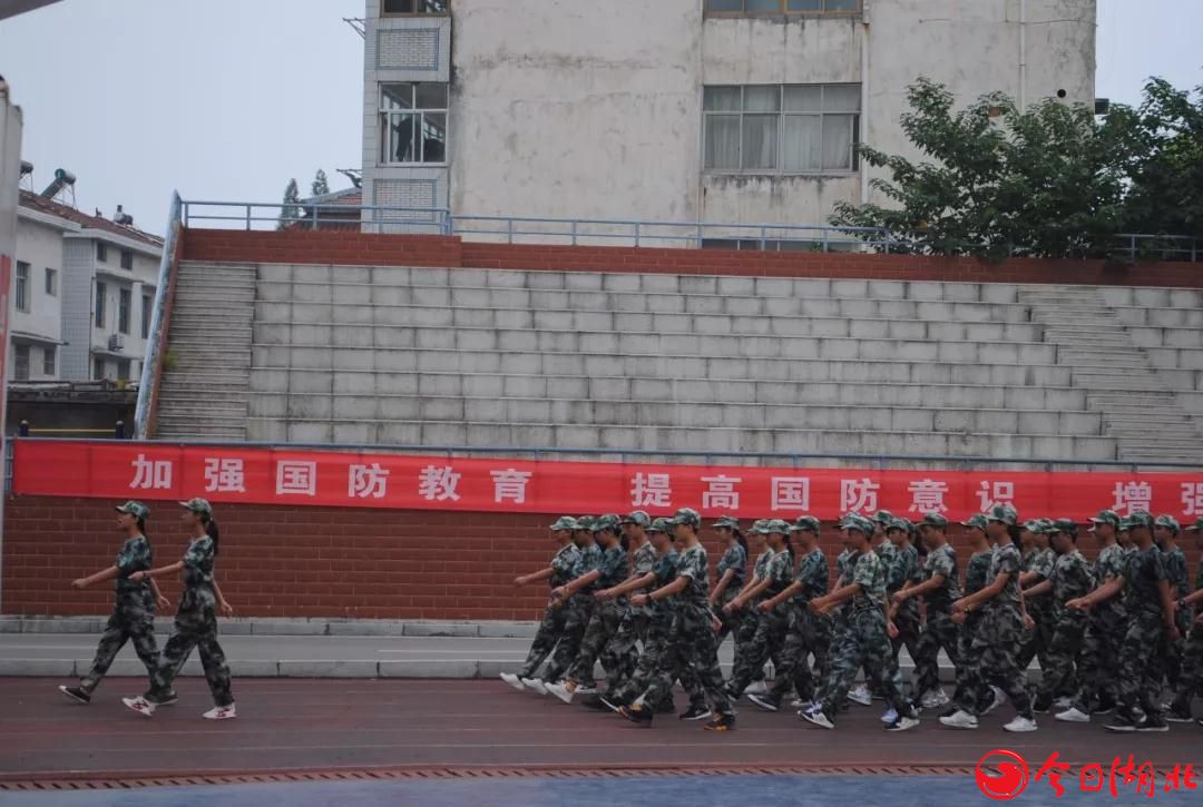 武穴實(shí)高：軍訓(xùn)場(chǎng)揮灑熱血青春 迷彩色扮靚書香校園5.jpg