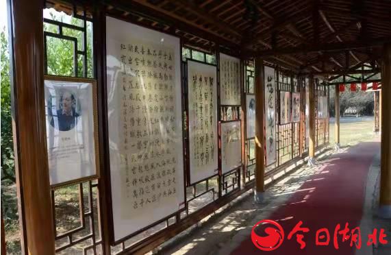 “可愛(ài)的中國(guó)·慶祝新中國(guó)成立70周年”書(shū)法作品展開(kāi)幕2.jpg