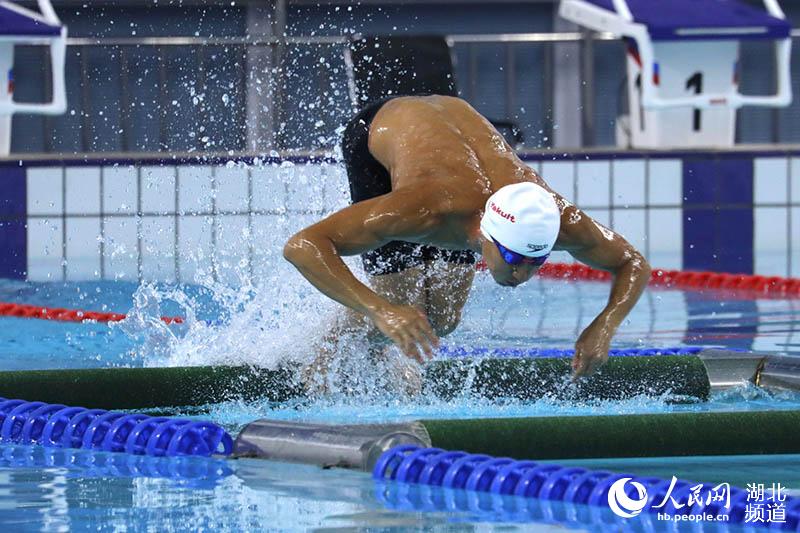军运会：中国选手打破军事五项男子个人全能障碍游泳世界纪录2.jpg