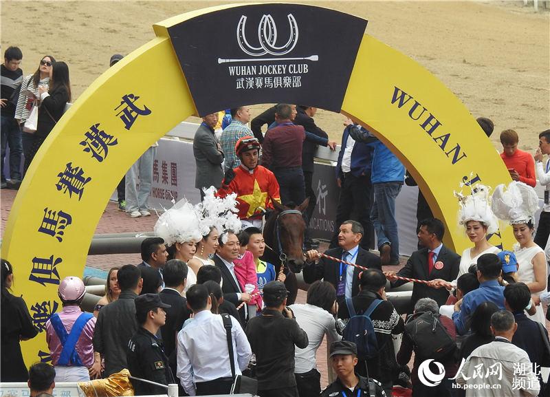 第十七届中国·武汉国际赛马节举行2.jpg